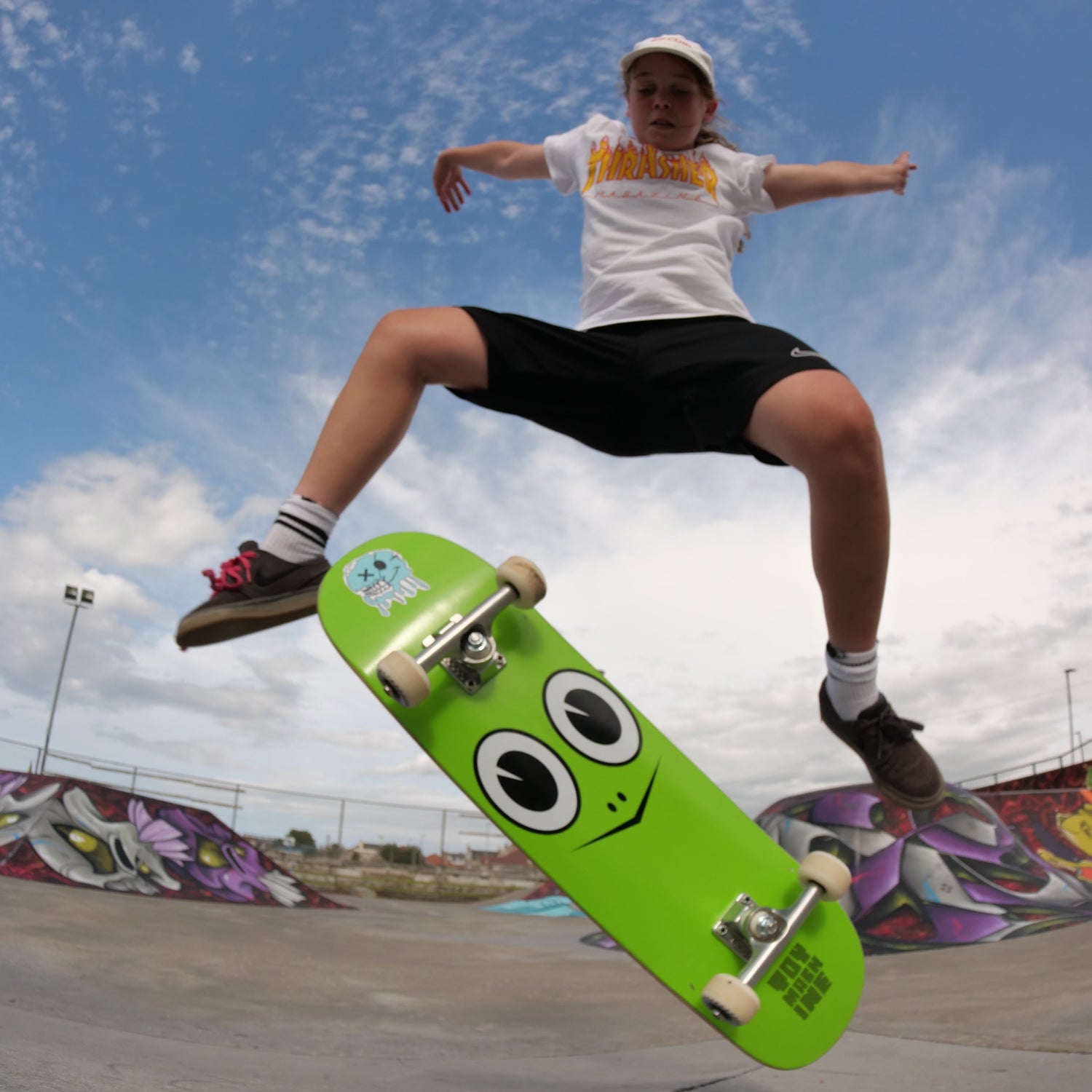 SKATEBOARD COMPLETES