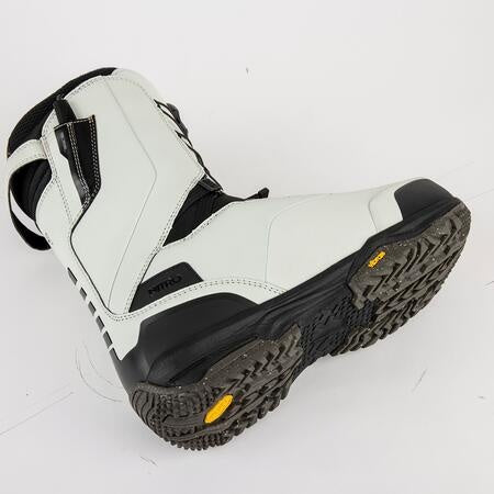 nitro venture pro tls snowboard boots in ice white with nicotine brown highlights.